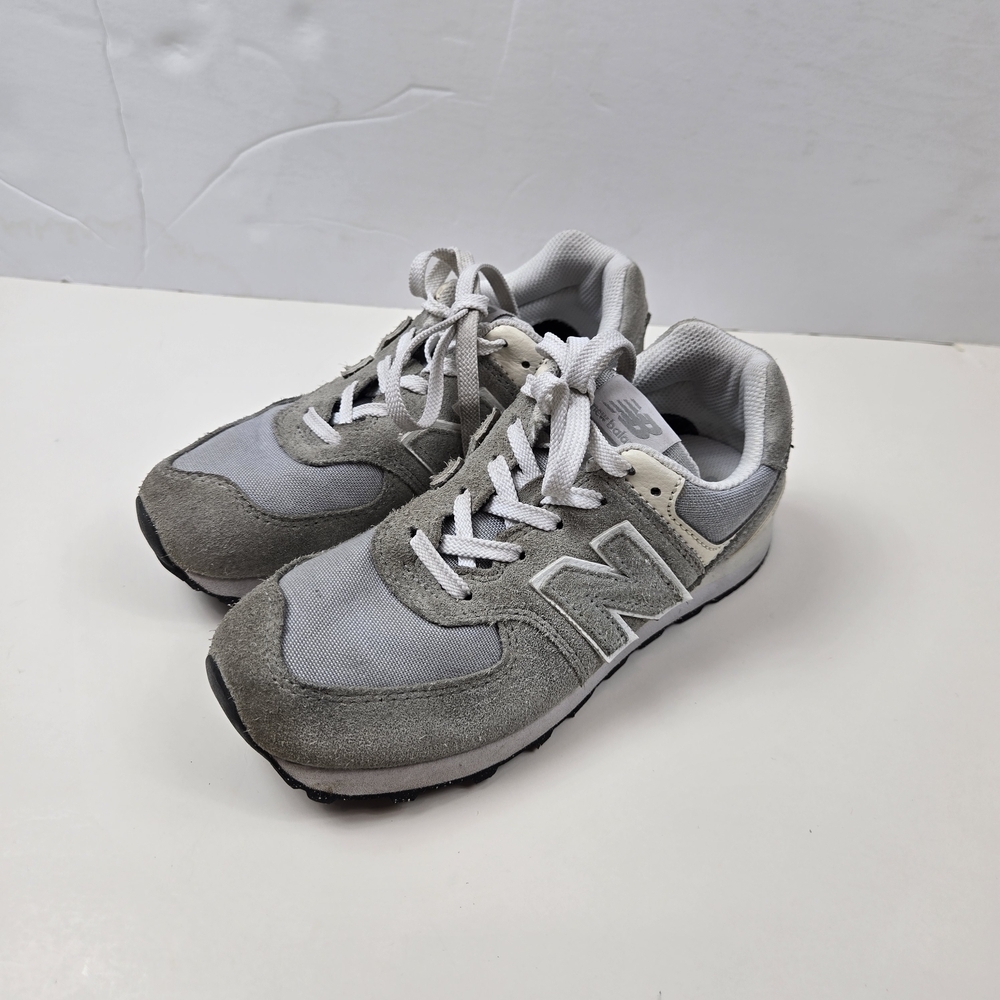 New Balance 574 Kids Gray Suede Sneakers Classic Retro Youth Size 2